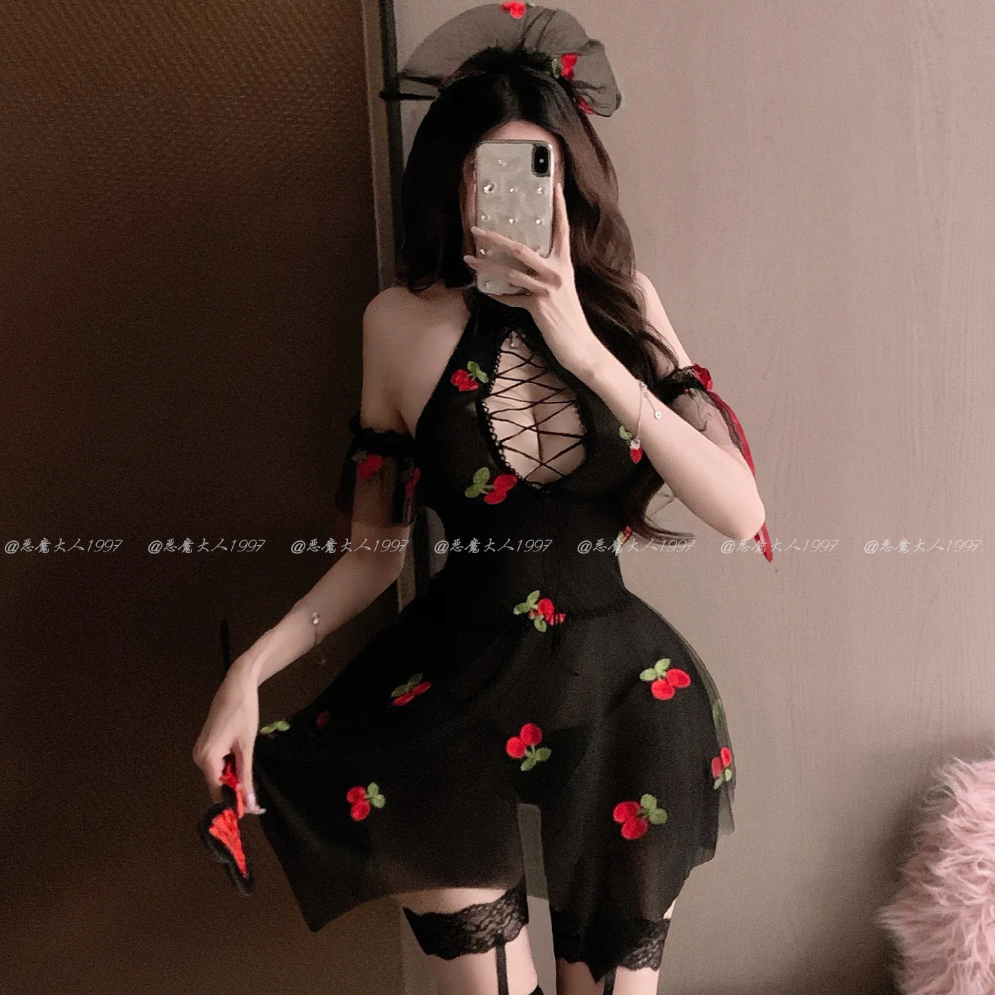 恶魔大人情趣性感镂空樱桃女仆女佣制服火辣修身挂脖连衣裙睡衣裙