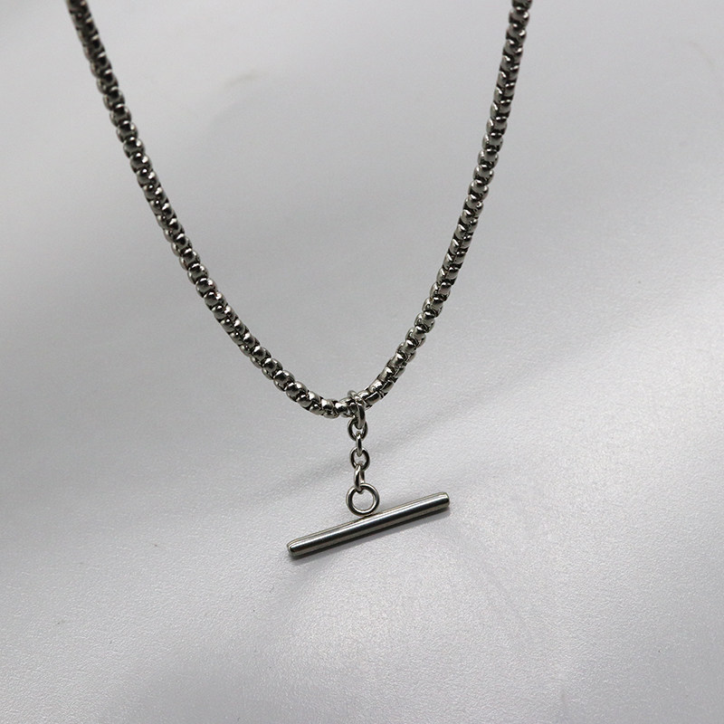 小众款一字流苏项链钛钢金属横杠吊坠毛衣链男女百搭潮流配饰卉萱