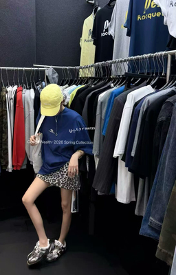 十三行2026夏季新款垫肩字母印花宽松洋气百搭薄款圆领短袖T恤女