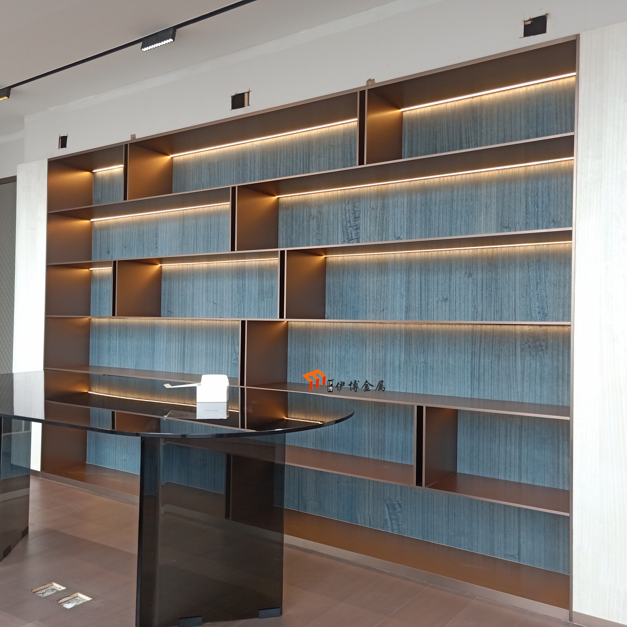 极简轻奢别墅不锈钢开放柜背景墙装饰柜客厅金属展示柜靠墙式壁龛