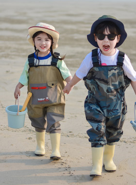 赶海装备儿童玩水服涉水防水裤幼儿园沙滩摸鱼背带连体雨鞋下水裤