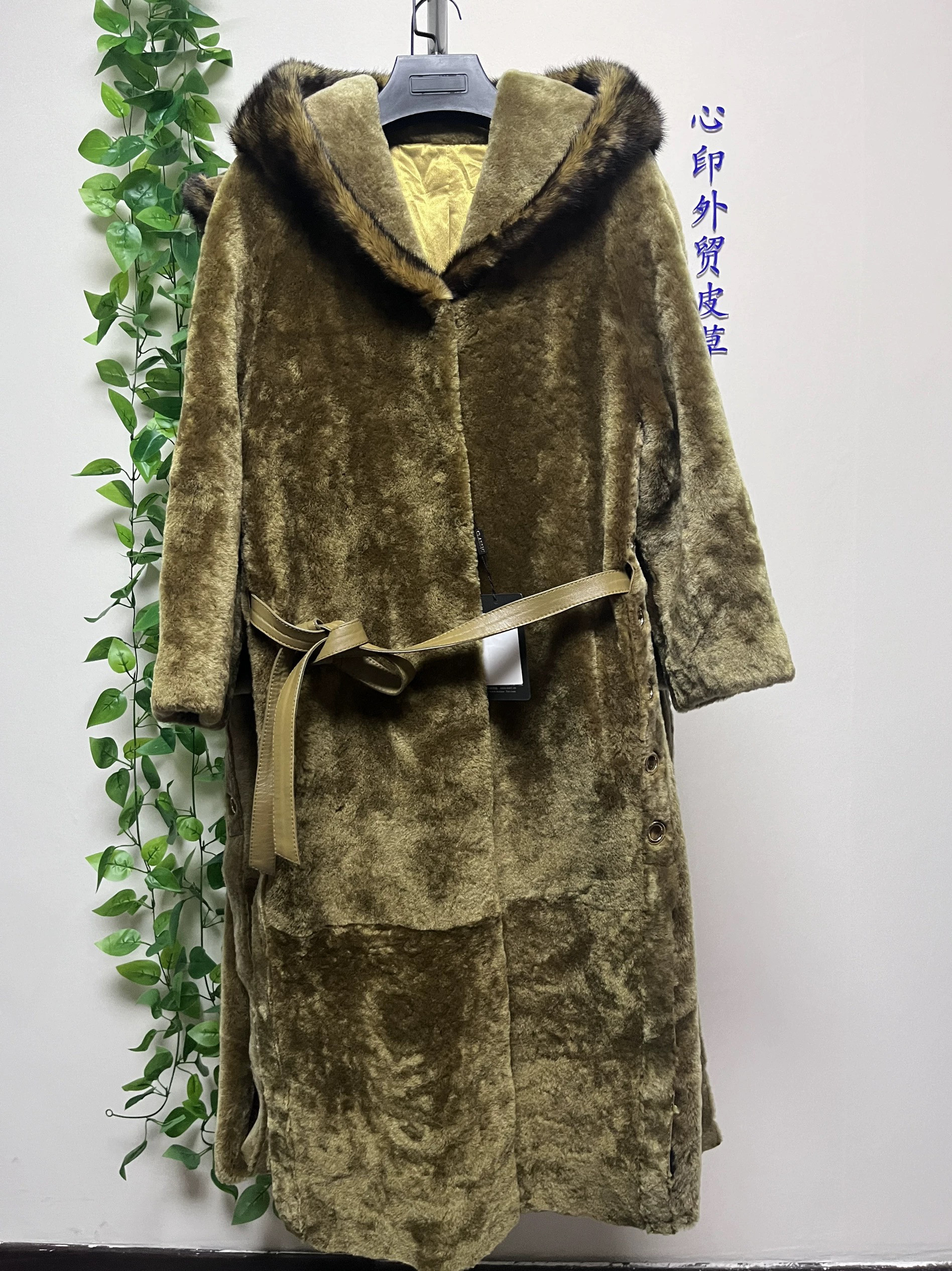 河北工厂进口水貂领加厚连帽中长款女士皮毛一体乌秋色时尚百搭款