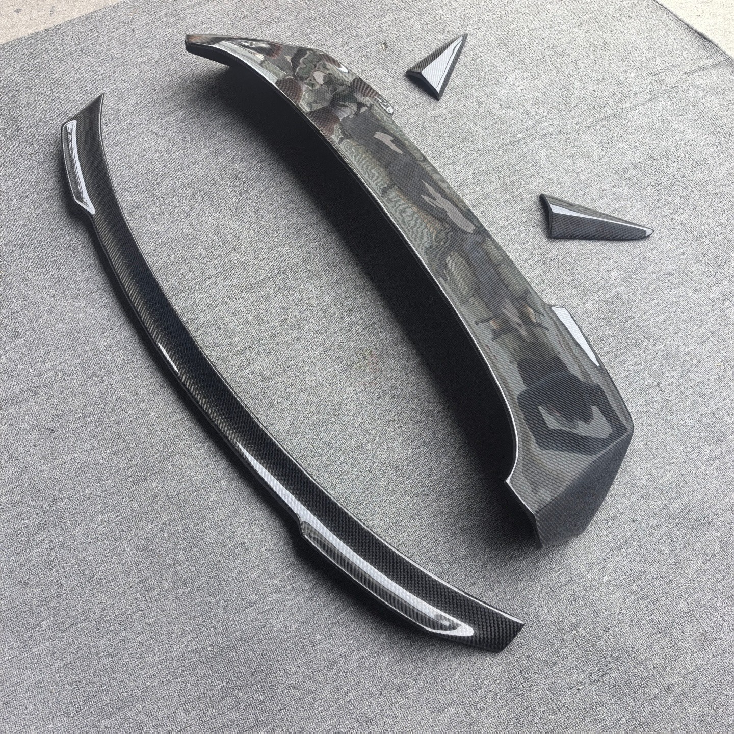 保时捷卡宴Coupe碳纤中翼顶翼