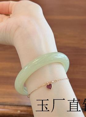 新疆和田玉晴水手镯青白玉少女感玉镯子浅湖水绿百搭款胖圆条镯子