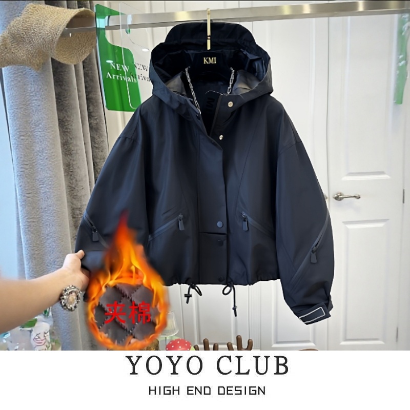 品牌折扣胖MM韩版设计感连帽冲锋衣2025秋冬宽松大码加厚保暖外套