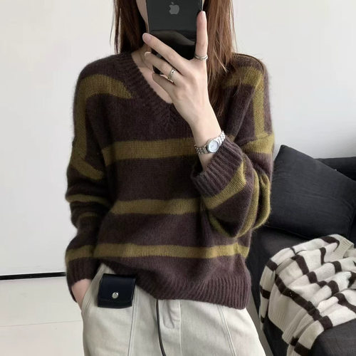 V领条纹宽松显瘦秋冬女针织衫
