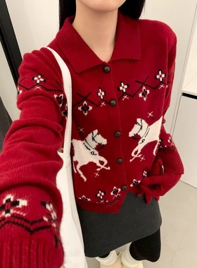 韩版翻领单排扣重工小马提花针织开衫女红色毛衣外套2025冬季新款