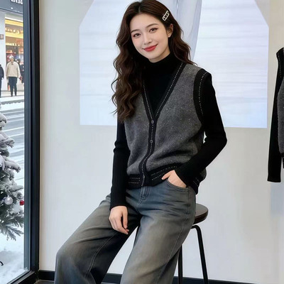 春装超火女士针织马甲女款2026新款时尚洋气减龄时髦V领马甲上衣