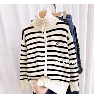 时尚 秋冬新款 条纹刺绣双头拉链保暖毛衣外套刺绣开衫 柜柜货