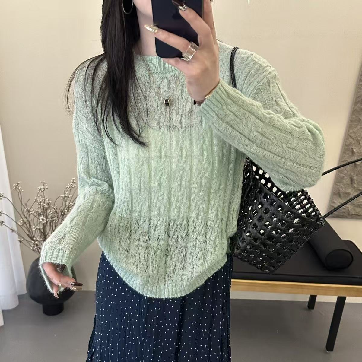 早春薄荷绿独特漂亮薄款针织衫女款2026新款高级感宽松慵懒上衣图片