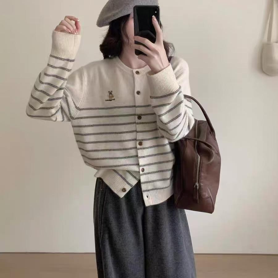 【柜柜货】刺绣毛衣女冬季设计感条纹拼接秋冬针织衫上衣外穿开衫