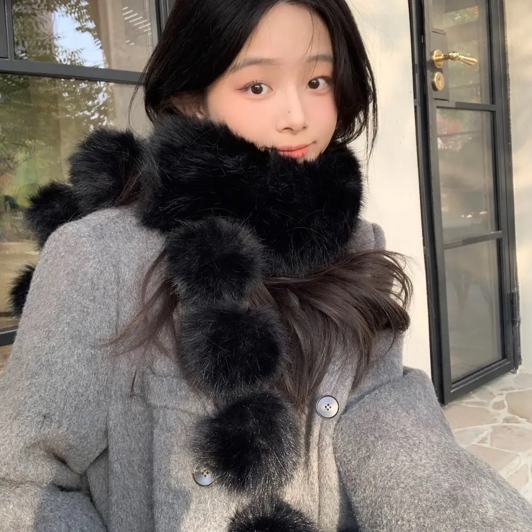 新款磁吸扣仿狐狸毛围脖大毛球流苏女贵气时髦秋冬护颈围巾T124