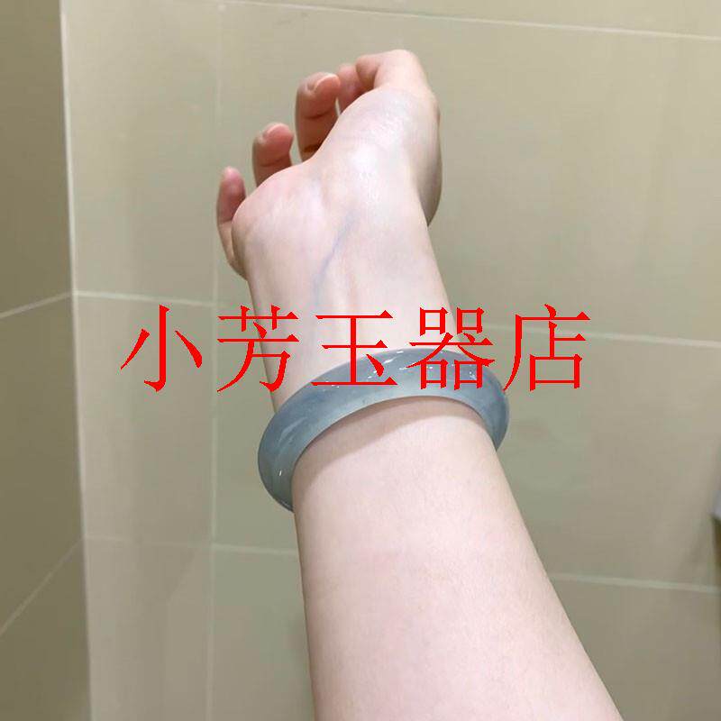 缅甸高冰种飘花翡翠色玉石手镯女款正圈圆条高冰蓝水天青色玉镯子
