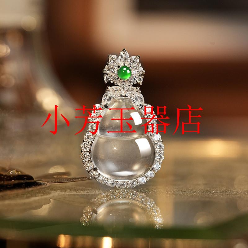 缅甸翡翠色石英质水沫玉葫芦吊坠