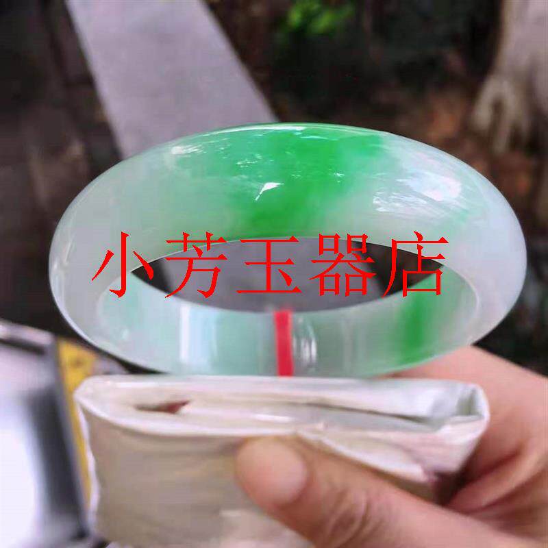 冰糯种白底飘翠绿花贵妃玉石手镯