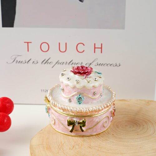 珐琅彩蝴蝶结蛋糕首饰盒装饰摆件创意简约储物求婚庆首饰盘收纳盘