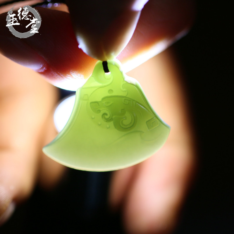 玉德堂天然玉石新疆和田玉青玉苏工开天辟地必定成龙斧头挂件吊坠