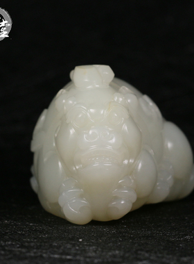 和田玉手把件貔貅籽料白玉