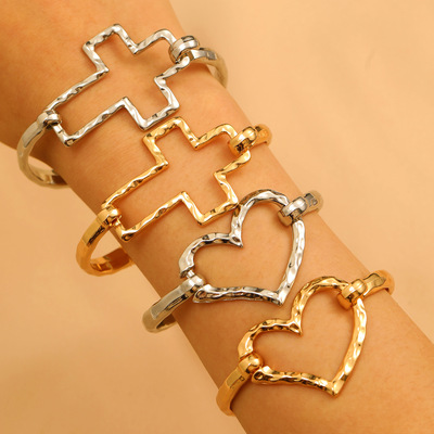 Alloy versatile fashion creative love electroplated bracelet
