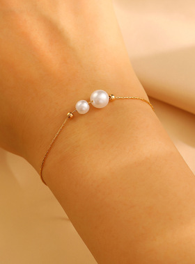 A retro imitation pearl female niche style beaded bracelet