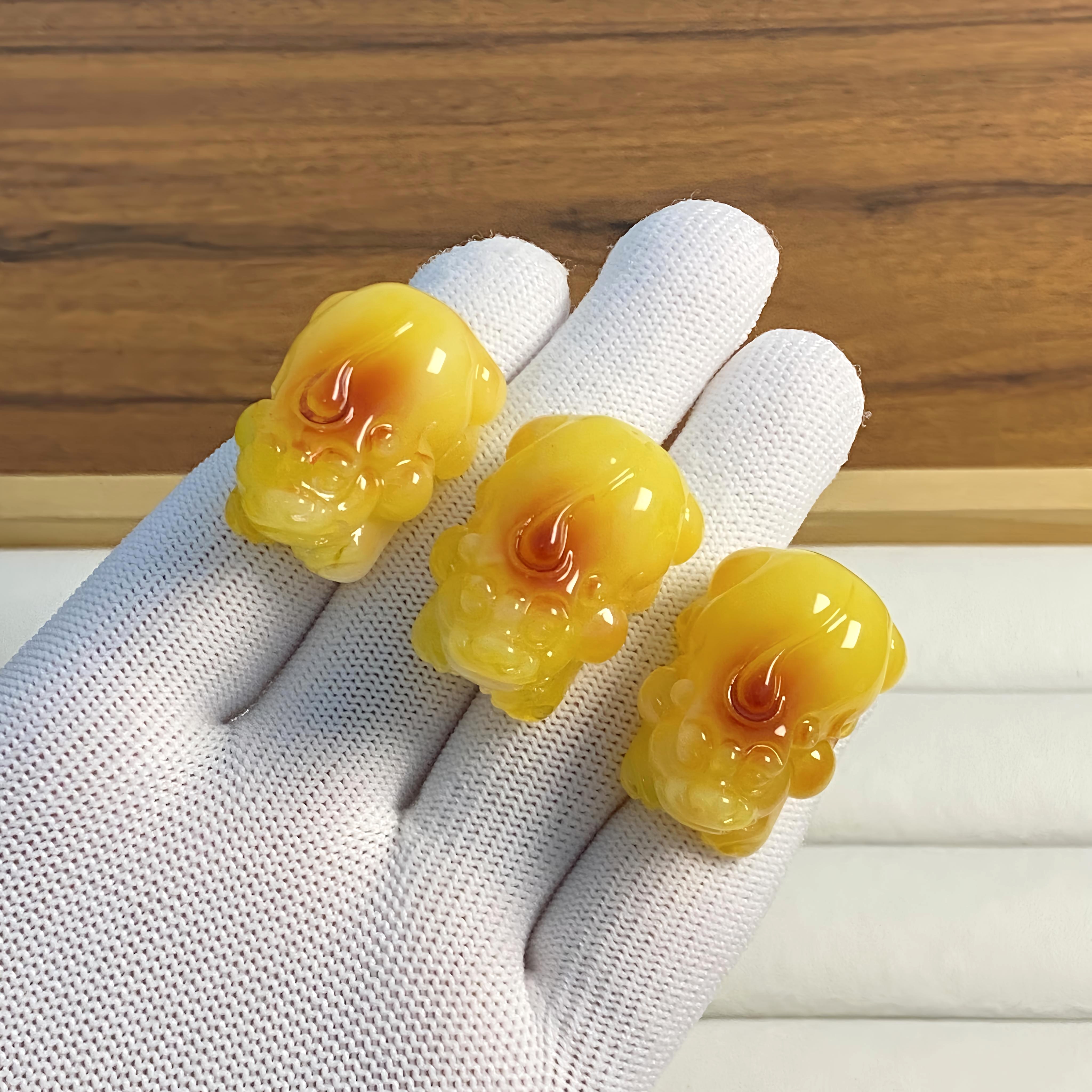 热销爆款非天然琥珀蜜蜡天地孔俏色貔貅散珠DIY文玩配饰