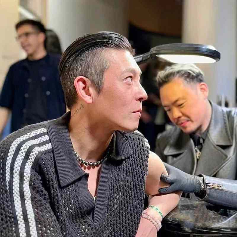陈冠希联名同款三条杠镂空毛衣情侣复古休闲短袖翻领polo短T男女