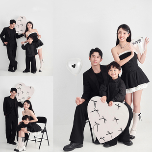 一家三口亲子摄影衣服黑色系纪实风套装影楼拍照全家福美拉德服装