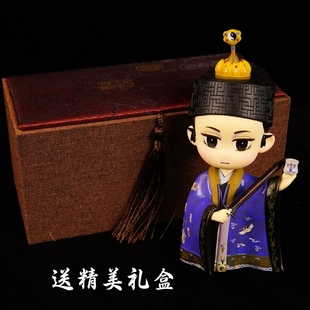武当山紫袍道长手办摆件桌面装饰小手办龙虎山道士公仔娃娃礼物