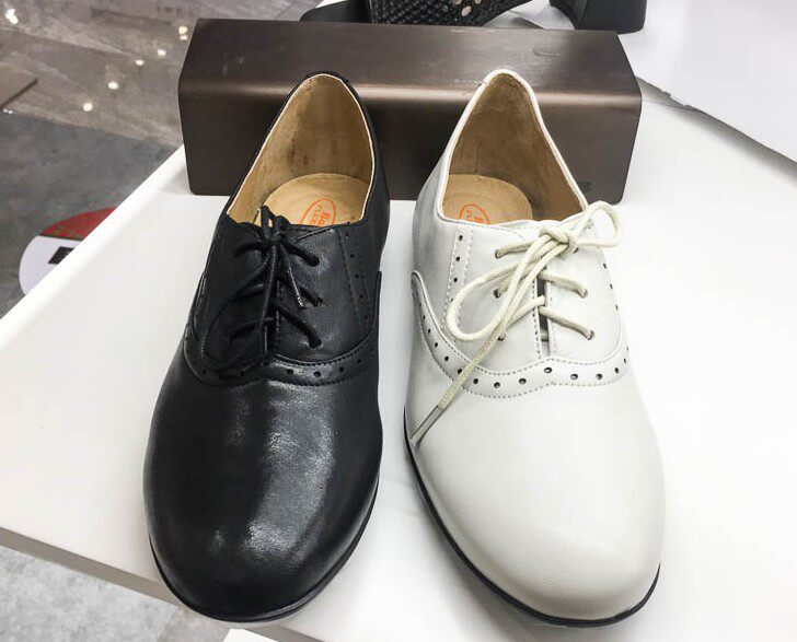 bata新款女鞋舒适平底真皮舒适系带小白鞋女单鞋axf38