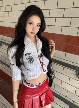 夏季美式辣妹风黑白条纹半袖收腰衬衣设计感红色皮半身裙性感套装