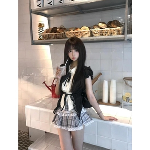 暗黑系芭蕾风甜美黑色泡泡袖假两件拼接镂空上衣灰色格子短裙套装