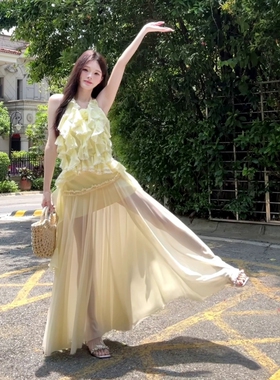 夏季辣妹性感风奶黄色荷叶边吊带挂脖上衣网纱中长裙度假风两件套