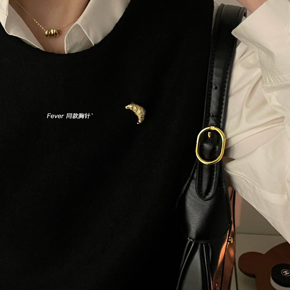 胸针高档女设计感小众2025年新款潮领口防走光气质牛角包别针配饰,饰品/流行首饰/时尚饰品新,胸针,淘宝优惠券,粉丝福利购,淘宝优惠卷