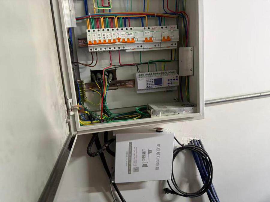 5月15日三亚市三克映画影院放映设备一批网络拍卖公告