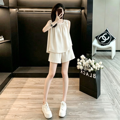 夏季宽松透气圆领无袖大码女装褶皱背心上衣短裤简约时尚百搭套装