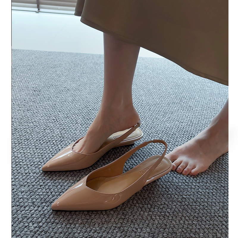 法式简约漆皮尖头坡跟凉鞋百搭