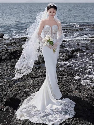 新款影楼外景旅拍主题服装海边婚纱摄影抹胸写真礼服鱼尾蕾丝婚纱