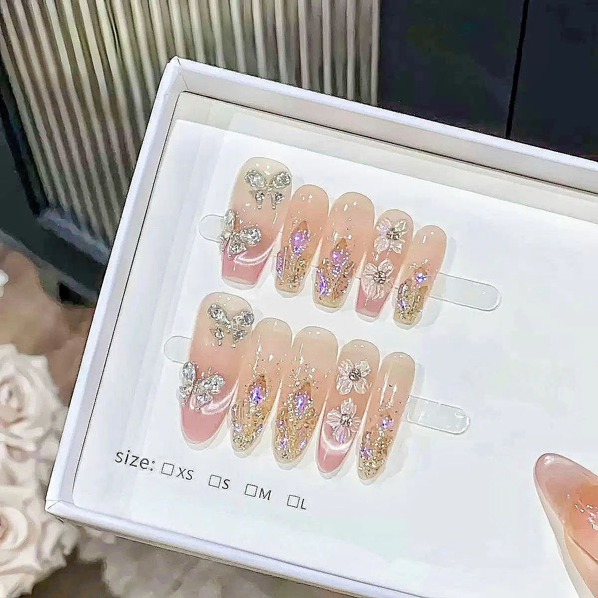 纯手工穿戴甲美甲片锆石蝴蝶拼钻猫眼渐变细闪腮红极光钻美甲贴片