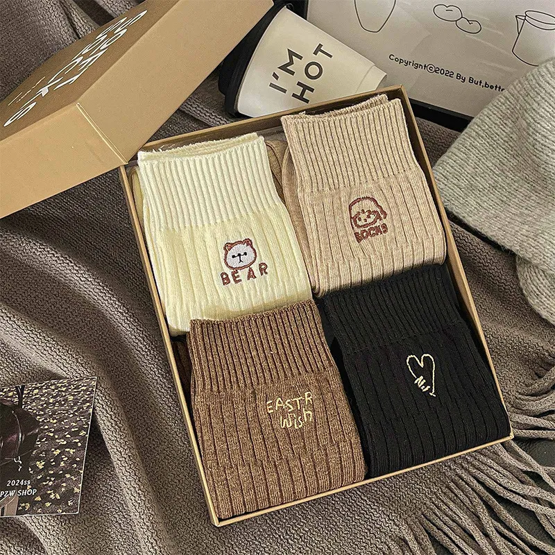 袜子礼盒双针刺绣中筒袜秋冬季吸汗透气棉袜精美礼盒装女袜堆堆袜