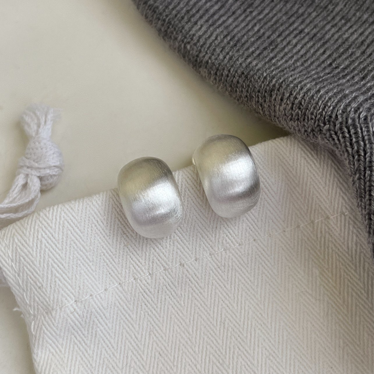 「布鲁克」拉丝小豆豆百搭耳环蚊香盘耳夹无耳洞耳饰金属气质耳钉,饰品/流行首饰/时尚饰品新,耳夹,淘宝优惠券,粉丝福利购,淘宝优惠卷