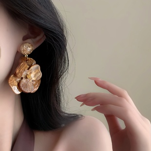 「马蒂斯花园」原创花朵耳钉蚊香盘耳夹女无耳洞耳环棕色复古耳饰