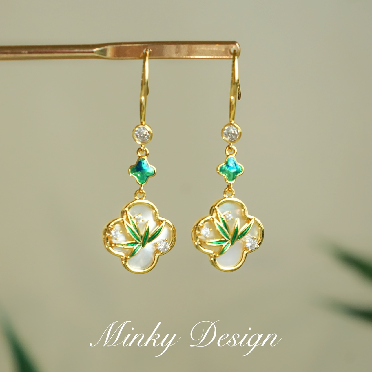 「风铃草」简约四叶花耳环绿色耳夹蚊香盘耳夹无耳洞耳钉百搭耳饰