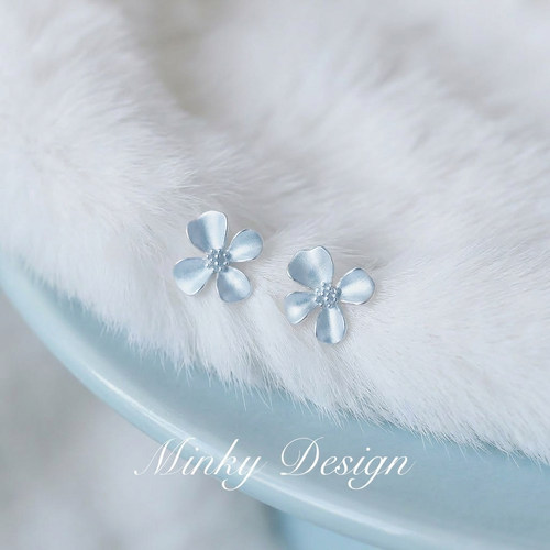 Minky「浅花信」蓝色花朵耳钉精致耳饰硅胶耳夹无耳洞女耳环简约