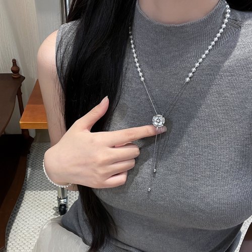 「凡尔赛庄园」天然白贝母气质百搭花朵毛衣链长款抽拉可调节项链