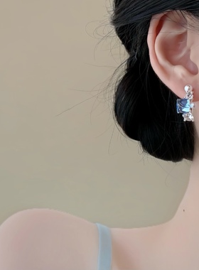 Minky「冰蓝之恋」简约蓝色锆石耳饰蚊香盘耳夹无耳洞耳钉耳环女