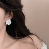 「纯洁」白色花朵耳环珍珠蚊香盘耳夹女小众树脂耳钉银清新山茶花