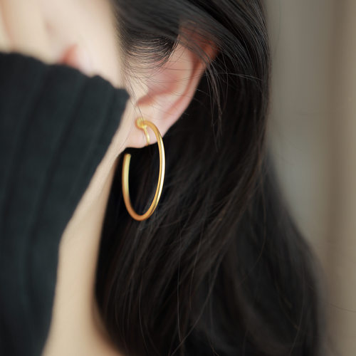 赵露思同款素圈哦无耳洞耳饰