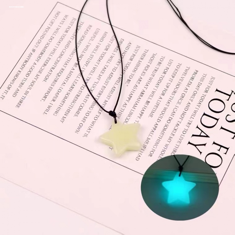 夜光五角星荧光男女项链发光石幸运星星吊坠情侣学生闺蜜礼物配饰