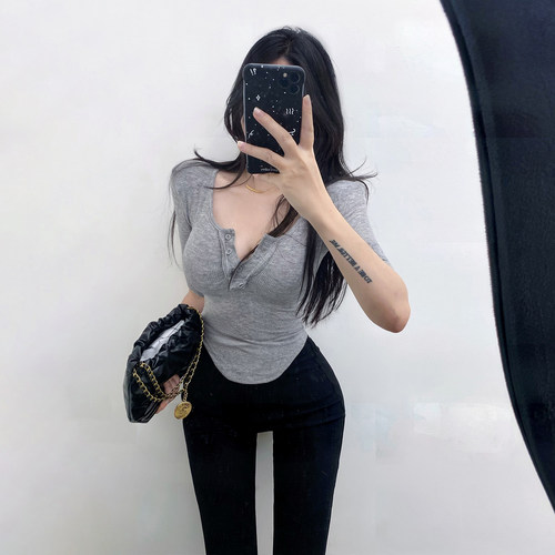 掐腰低胸纽扣收腰修身短袖T恤女