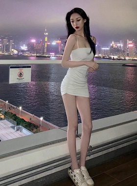 褶皱修身辣妹撩人纯欲白色吊带裙一字肩抹胸性感连衣裙包臀短裙女